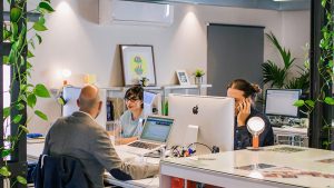 Bureaux coworking avec 3 collaborateurs