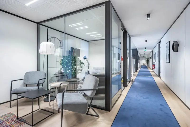 Où travailler une journée à Neuilly-sur-Seine sans louer de bureau au mois en 2026 ?